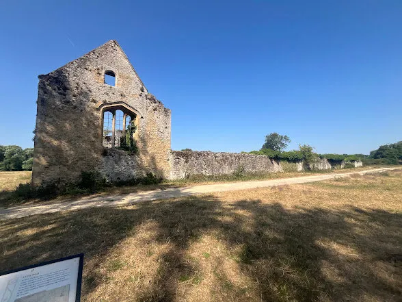 A large ruin of a building with blue sky